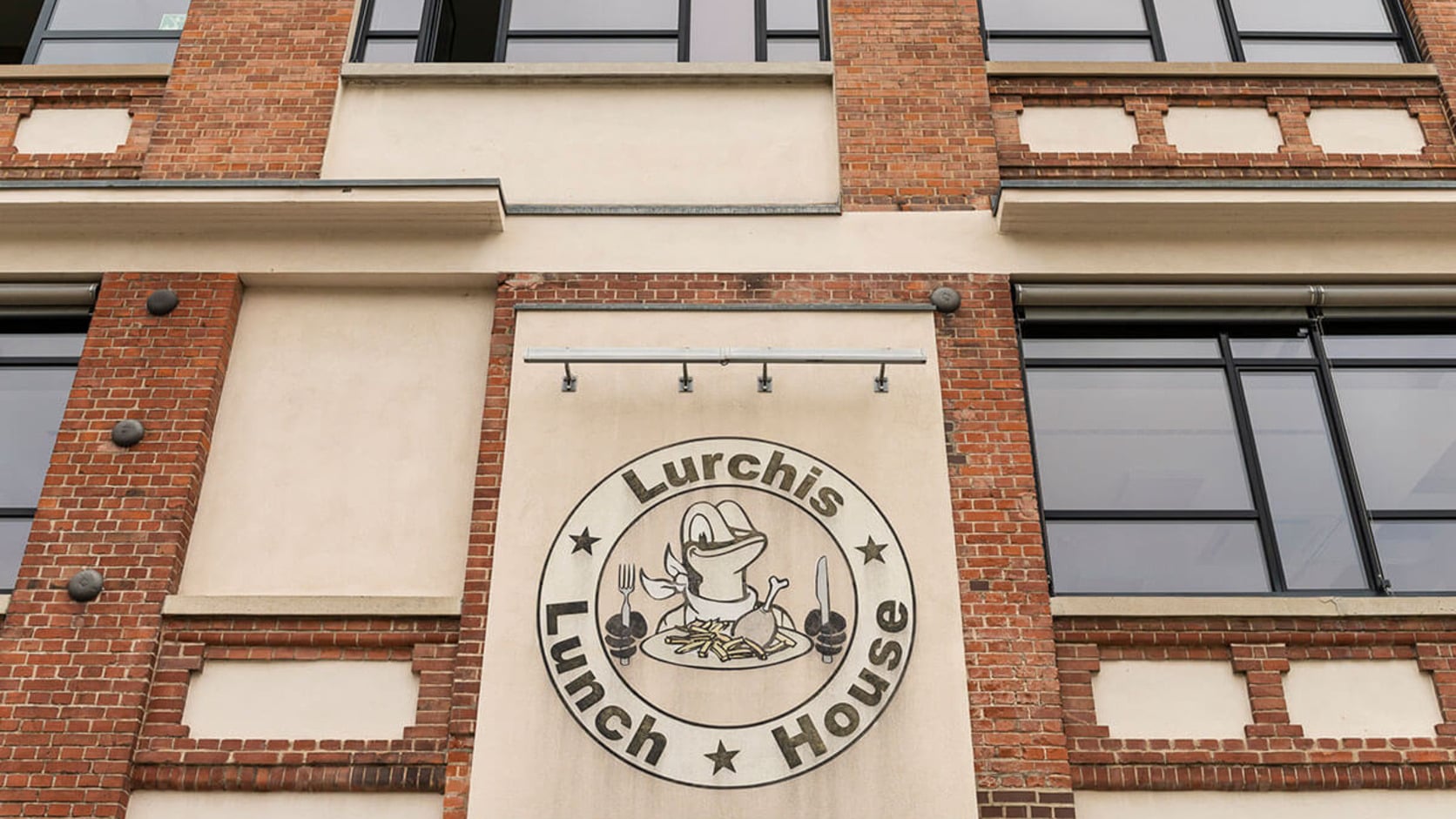 Fassade von Lurchis Lunch House im Salamander-Areal in Kornwestheim.